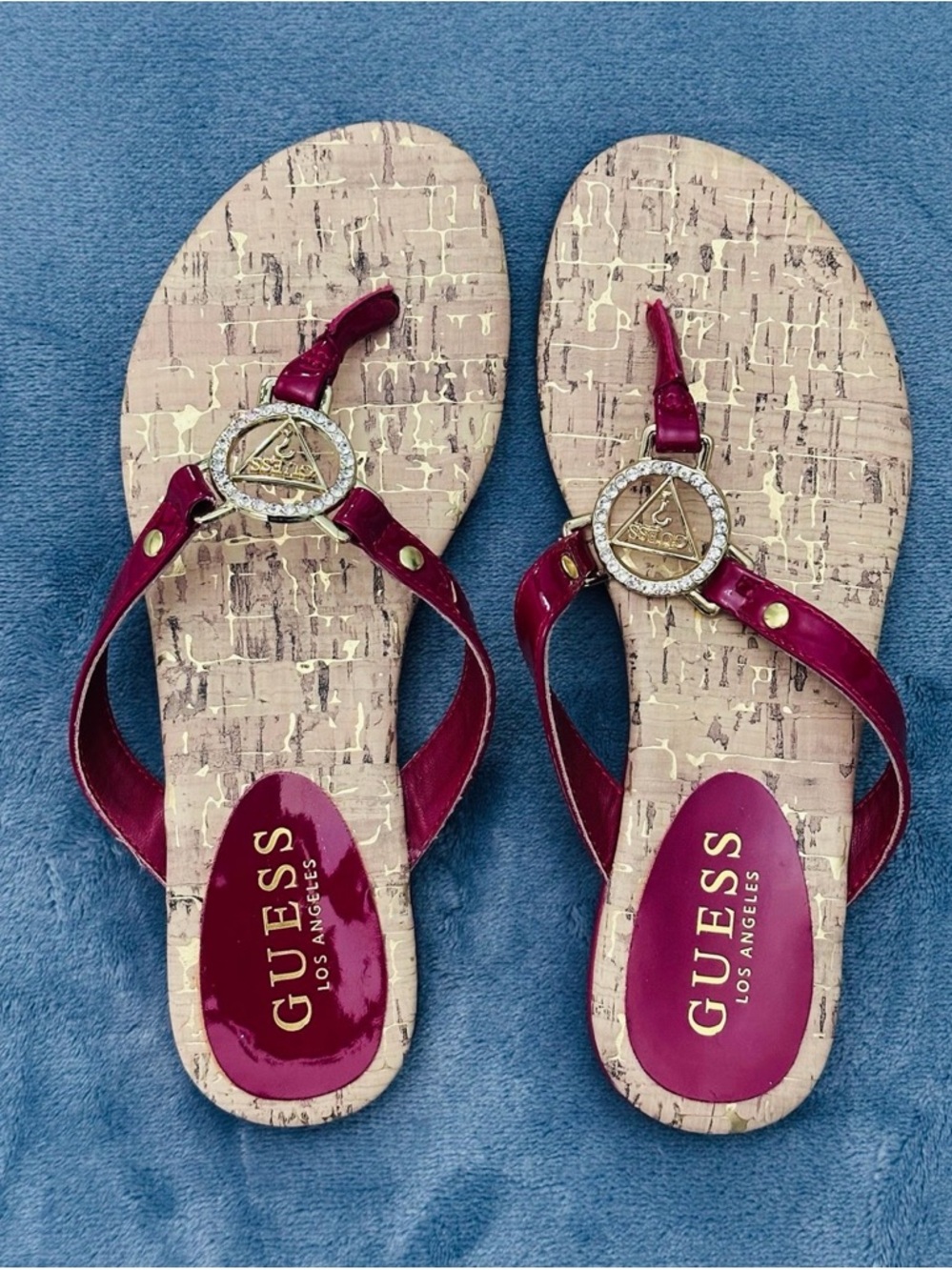 GUESS Logo Thong Sandals Rhinestone Medallion Flip Flops Women’s Size 5 NEW